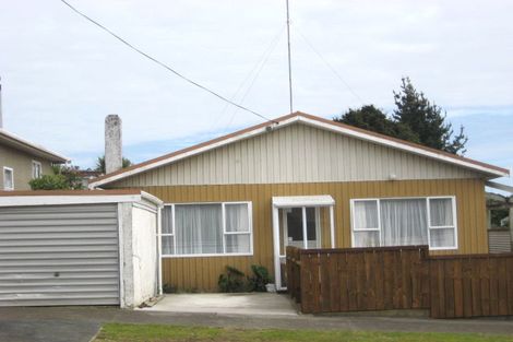 Photo of property in 90 Pioneer Road, Moturoa, New Plymouth, 4310