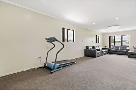 Photo of property in 39 Patts Avenue, Glendene, Auckland, 0602