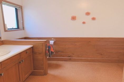 Photo of property in 5 Telephone Road, Birkenhead, Auckland, 0626