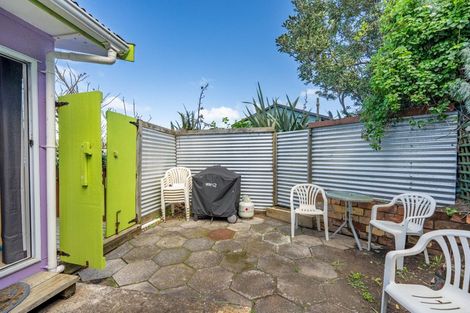 Photo of property in 63 Sea View Road, Baylys Beach, 0377