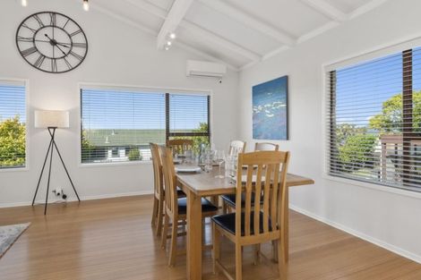 Photo of property in 8 Robin Lane, Browns Bay, Auckland, 0630