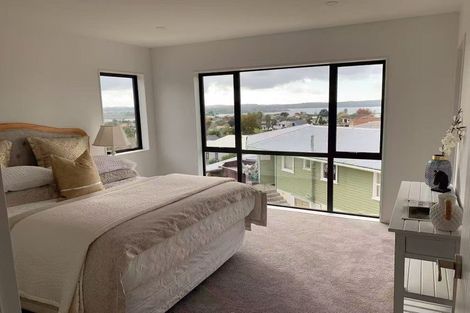 Photo of property in 142a Luckens Road, West Harbour, Auckland, 0618