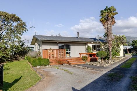 Photo of property in 6 Matipo Street, Tokomaru, Palmerston North, 4474