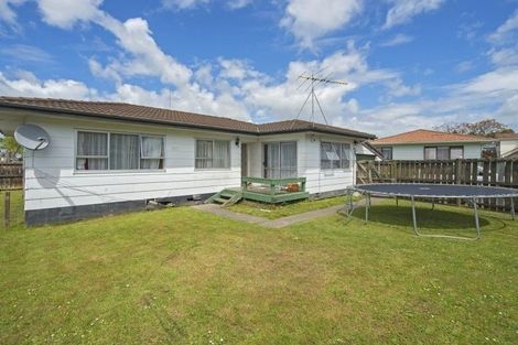 Photo of property in 2/3 Secretariat Place, Randwick Park, Auckland, 2105