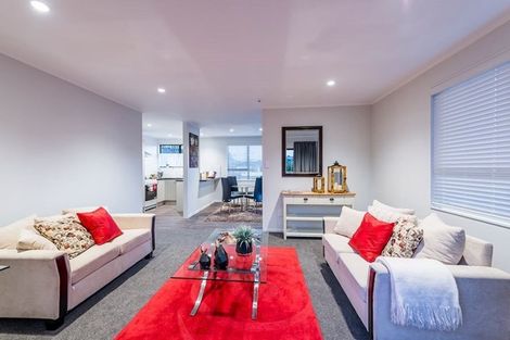 Photo of property in 2/239 Waitemata Drive, Ranui, Auckland, 0612