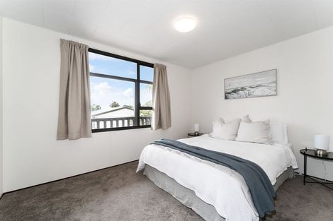 Photo of property in 2/28 Exeter Place, Unsworth Heights, Auckland, 0632