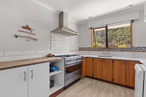 Photo of property in 73 Devon Street, Picton, 7220