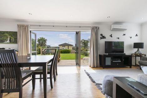 Photo of property in 52 Shakespear Road, Army Bay, Whangaparaoa, 0930