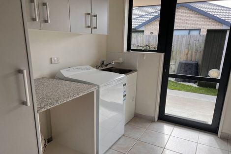 Photo of property in 35 Ruahine Place, Parklands, Christchurch, 8083