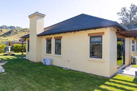 Photo of property in 12 Oak Place, Poraiti, Napier, 4112