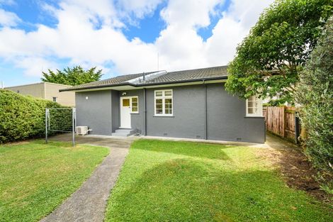 Photo of property in 32 Pahiatua Street, Hokowhitu, Palmerston North, 4410