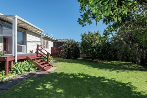 Photo of property in 2/1 Dalwhinnie Parade, Highland Park, Auckland, 2010