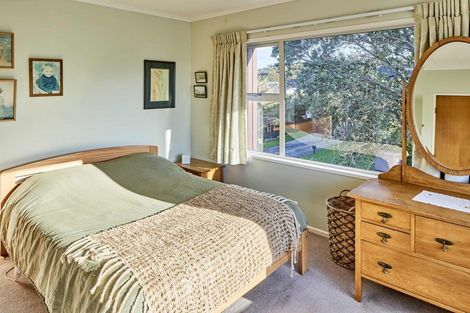 Photo of property in 105 Kahu Road, Paremata, Porirua, 5024