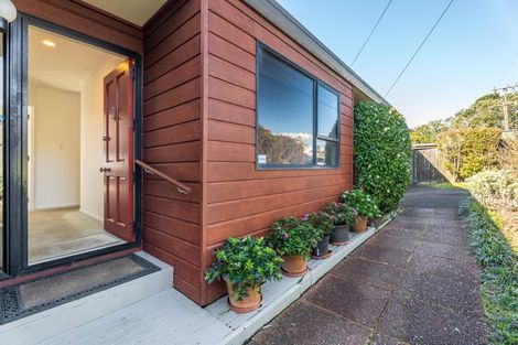 Photo of property in 2/71 Potter Avenue, Northcote, Auckland, 0627