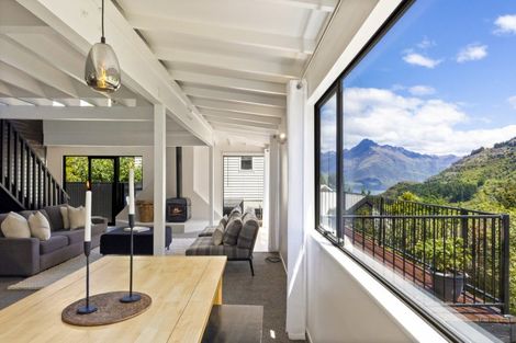 Photo of property in 6 Mackinnon Terrace, Sunshine Bay, Queenstown, 9300