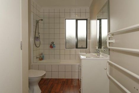 Photo of property in 10a Rena Place, West Harbour, Auckland, 0618