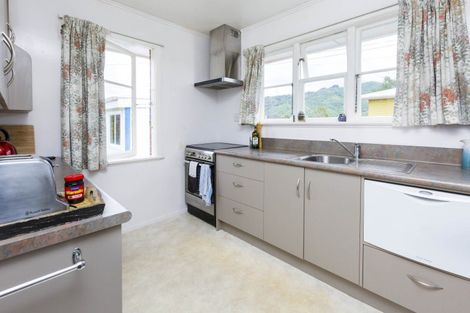 Photo of property in 37 Kashmir Avenue, Clouston Park, Upper Hutt, 5018