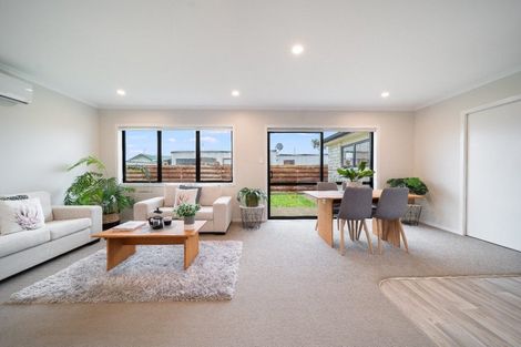 Photo of property in 2/9 Heath Street, Saint Andrews, Hamilton, 3200