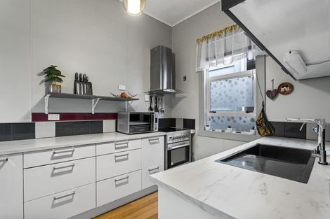 Photo of property in 129 Bridge Street, Eltham, 4322
