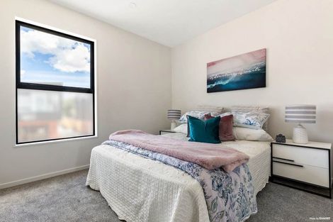 Photo of property in 2/24 Carnoustie Drive, Wattle Downs, Auckland, 2103