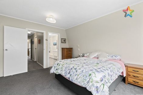 Photo of property in 33 Acacia Avenue, Maungaraki, Lower Hutt, 5010