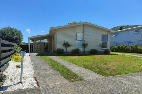 Photo of property in 3 Tacoma Drive, Totara Park, Upper Hutt, 5018