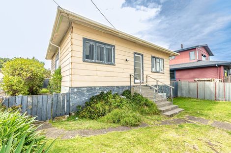 Photo of property in 16 Aotea Street, Castlecliff, Whanganui, 4501