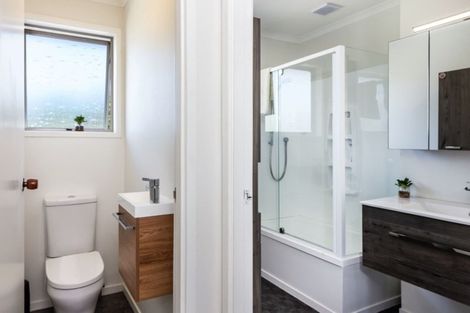 Photo of property in 15 Kotare Street, Hilltop, Taupo, 3330