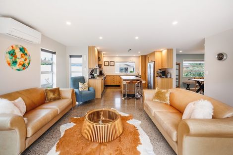 Photo of property in 2 Chestnut Close, Kelvin Grove, Palmerston North, 4414