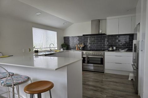 Photo of property in 4/24 Eversleigh Road, Belmont, Auckland, 0622