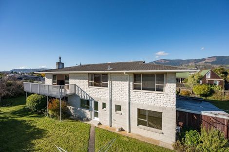 Photo of property in 2 Balmoral Place, Stoke, Nelson, 7011