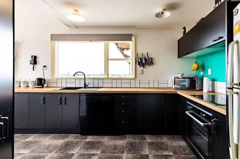 Photo of property in 15 Timaru Road, Waimate, 7924