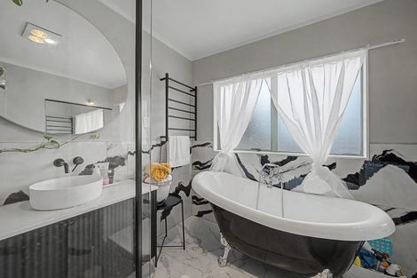 Photo of property in 2/24 Mcquarrie Avenue, Wattle Downs, Auckland, 2103