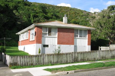 Photo of property in 36 Cardiff Crescent, Cannons Creek, Porirua, 5024