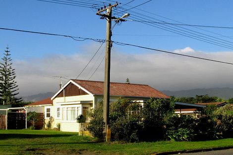 Photo of property in 23 Rauparaha Street, Waikanae Beach, Waikanae, 5036