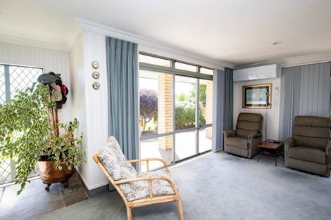 Photo of property in 15 Walton Place, Ngatea, 3503