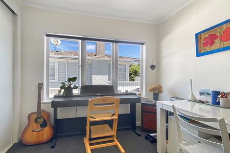 Photo of property in 122 Atkinson Road, Titirangi, Auckland, 0604