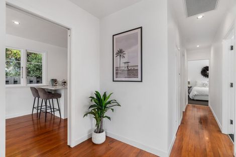Photo of property in 16a Fairfax Avenue, Northcote, Auckland, 0627