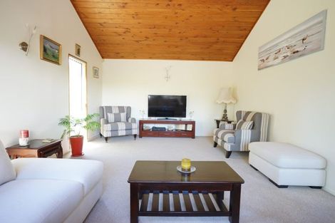 Photo of property in 1/7 Aorangi Place, Birkenhead, Auckland, 0626