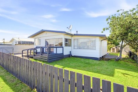 Photo of property in 27 Cross Street, Castlecliff, Whanganui, 4501