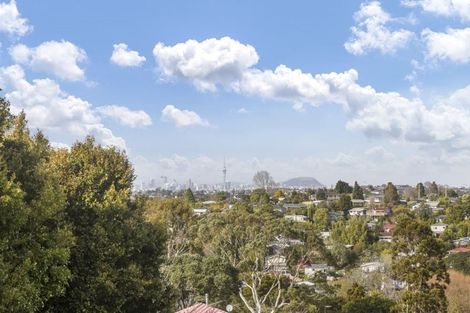 Photo of property in 4/1 Cheval Drive, Totara Vale, Auckland, 0629