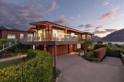 Photo of property in 17 Poplar Drive, Kelvin Heights, Queenstown, 9300