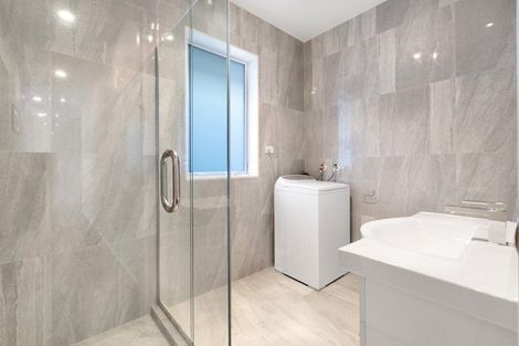 Photo of property in 18 Kahu Close, Orewa, 0931