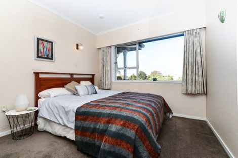 Photo of property in 18 Gilbass Avenue, Hamilton Lake, Hamilton, 3204