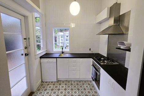 Photo of property in 127 Muritai Road, Eastbourne, Lower Hutt, 5013