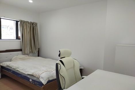 Photo of property in 2/84 Velma Road, Hillcrest, Auckland, 0627