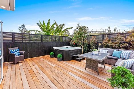 Photo of property in 2/7 Seine Road, Forrest Hill, Auckland, 0620