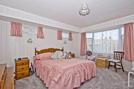 Photo of property in 35 Larissa Avenue, Henderson, Auckland, 0610