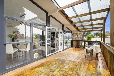 Photo of property in 10 Wirihana Road, Titirangi, Auckland, 0604