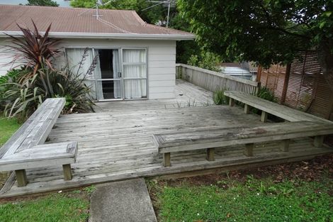 Photo of property in 4/23 Luckens Road, West Harbour, Auckland, 0618